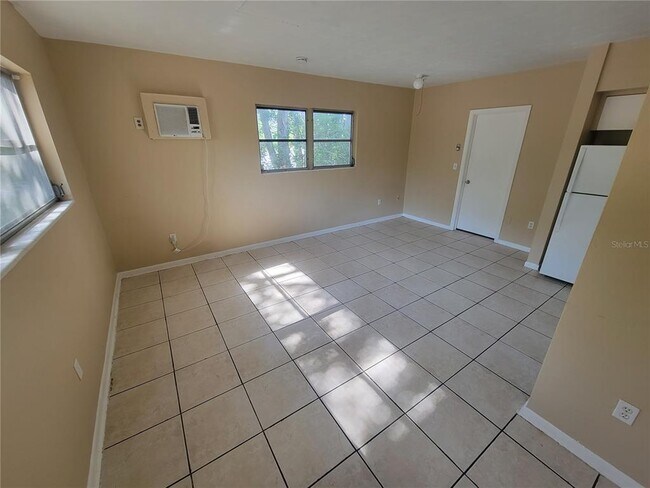 Building Photo - 698 Union St