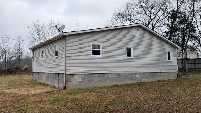 Building Photo - For Rent: 3+ BR, 3BA house. (Please speak with us before applying.)