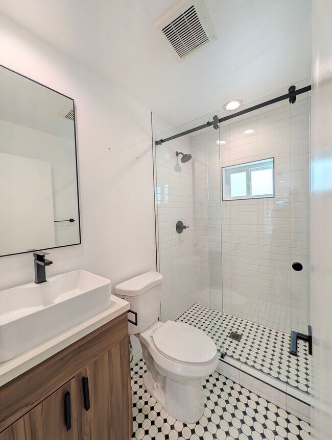 Building Photo - 4260 Laurel Canyon Blvd
