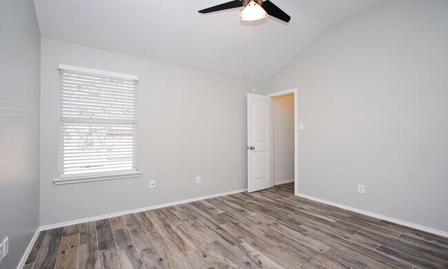 Building Photo - 24918 Oconee Dr