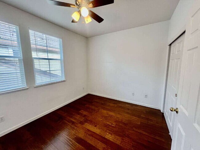 Building Photo - 668 Granite Ln