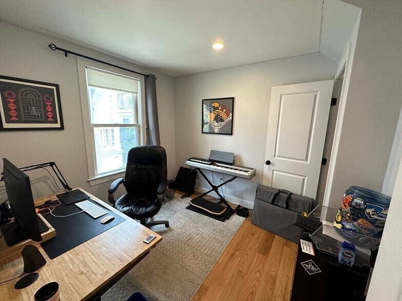 Building Photo - 38 Porter St