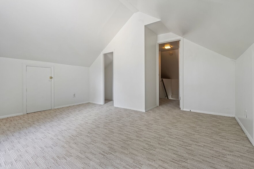 Building Photo - 412 Peterson St