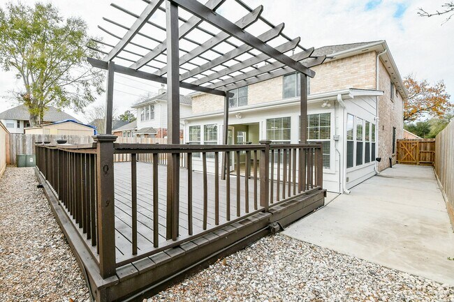 Building Photo - 815 Robins Way