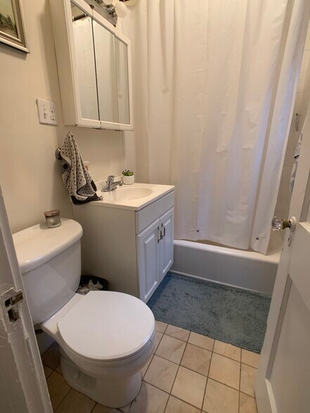 Building Photo - 185 Chestnut Hill Ave