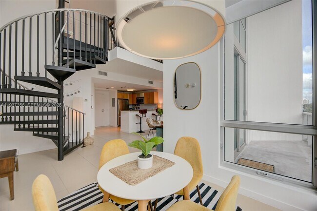 Building Photo - 300 S Biscayne Blvd