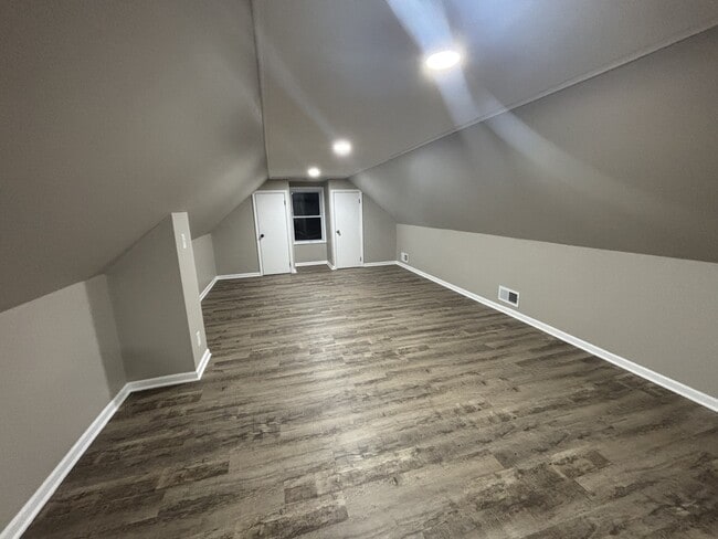 Building Photo - 1058 Baker St