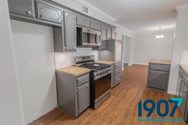 Building Photo - 1201 Kings Ct
