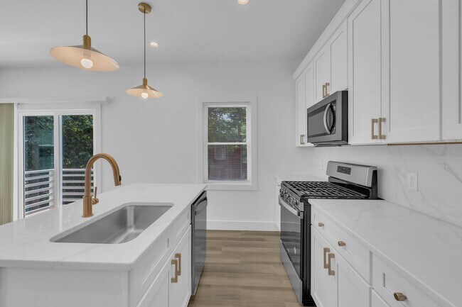 Building Photo - *Modern Construction Luxury Townhome - Downtown Raleigh*