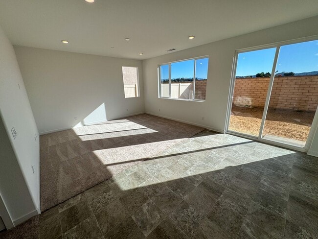 Building Photo - 5 bedroom Murrieta home for LEASE!