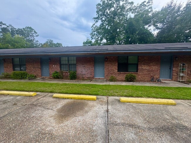 Building Photo - Renovated 1 Bedroom 1 Bath in Chipley Fl