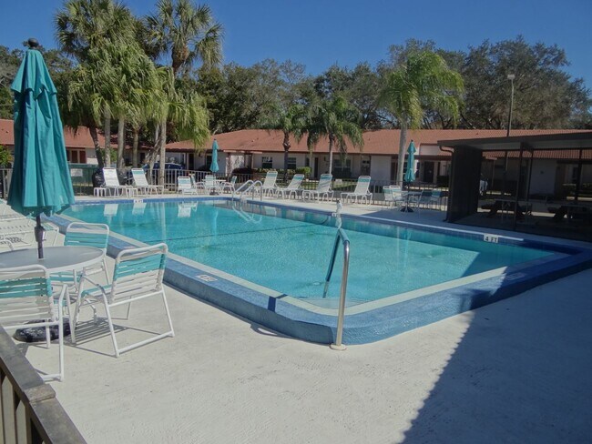 Building Photo - 2/2 condo in Dunedin - 55+ community