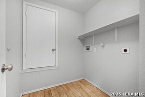 Building Photo - 323 Amberdale Oak
