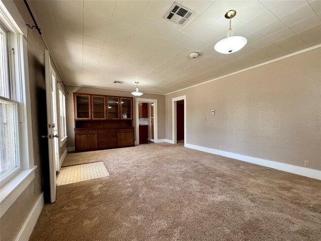 Building Photo - 419 E 6th St