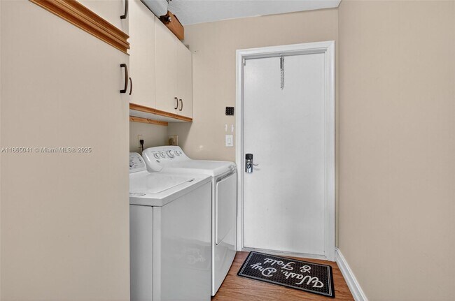 Building Photo - 9505 Majestic Way