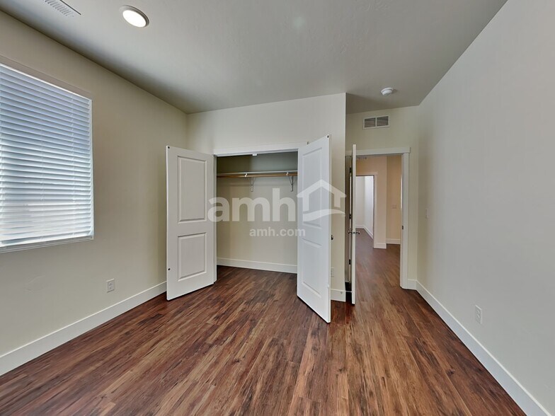Building Photo - 9396 W Shumard St