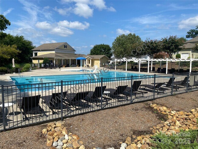 Building Photo - 4221 Courtly Ln