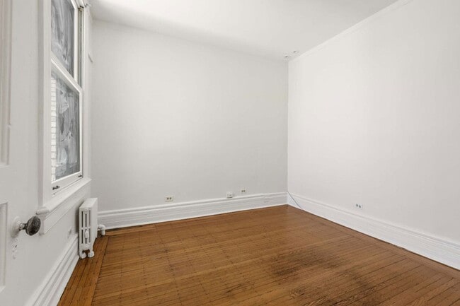 Building Photo - 532 W Fullerton Pkwy