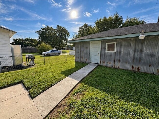 Building Photo - 442 Friscoville Ave