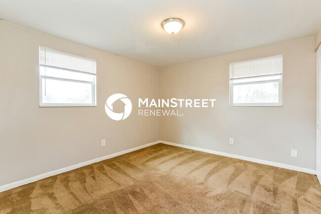 Building Photo - 3 Bedroom Pet-Friendly Home in Deltona, FL with Main Street Renewal