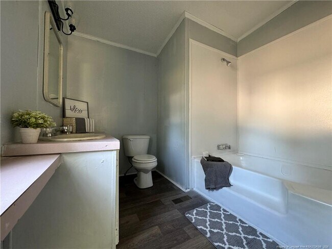 Building Photo - 511 Inverary Dr