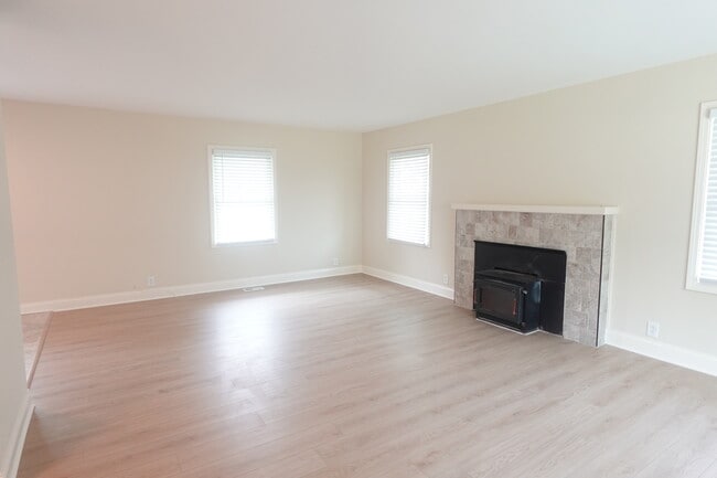Building Photo - 3743 Country Club Ave