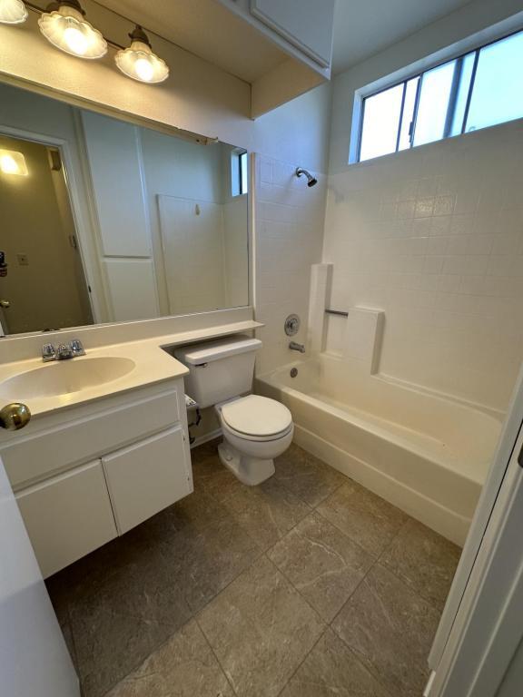 Building Photo - 41 Rosa