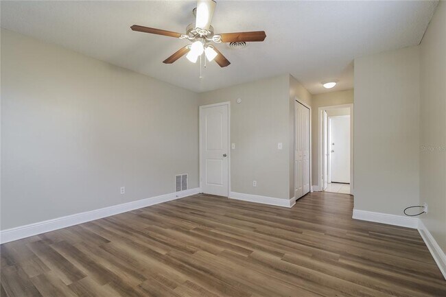 Building Photo - 734 Dunhill Dr