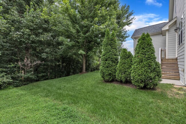 Building Photo - 3 Bedroom Home in Austin Creek! 2 Car Gara...