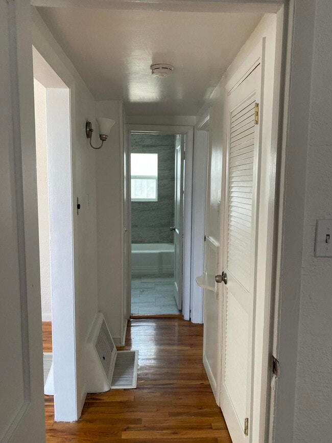 Building Photo - 613 Olson St