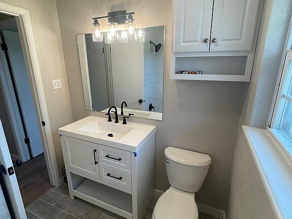 Building Photo - 1117 W Woodlane Dr