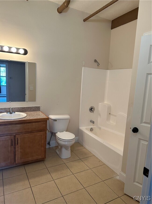 Building Photo - 617 Hiawatha Blvd