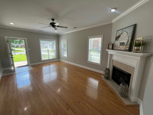 Building Photo - 941 Tracey Ln SW