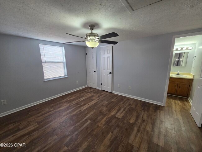 Building Photo - 631 S Hwy 22 A