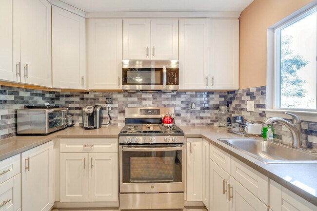 Building Photo - 1000 Monterey Rd