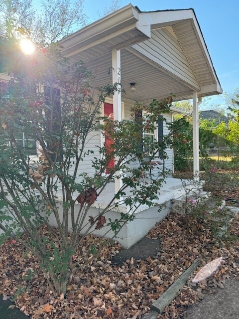 Building Photo - Adorable 2BR/1BA home in Woodbiine w/ large fenced in back yard!