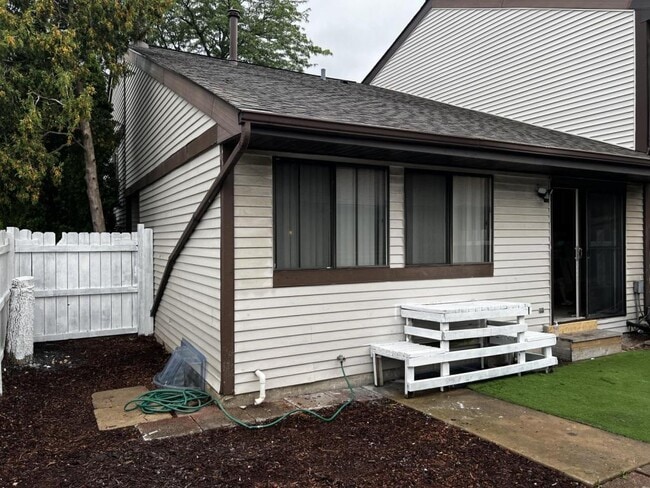 Primary Photo - 5623 Santa Barbara Dr