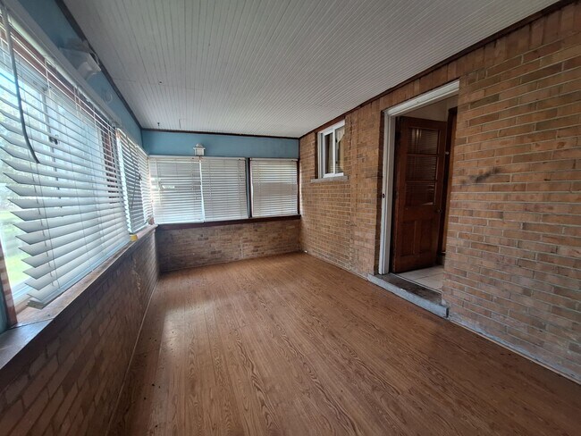 Building Photo - 18420 Sunset St