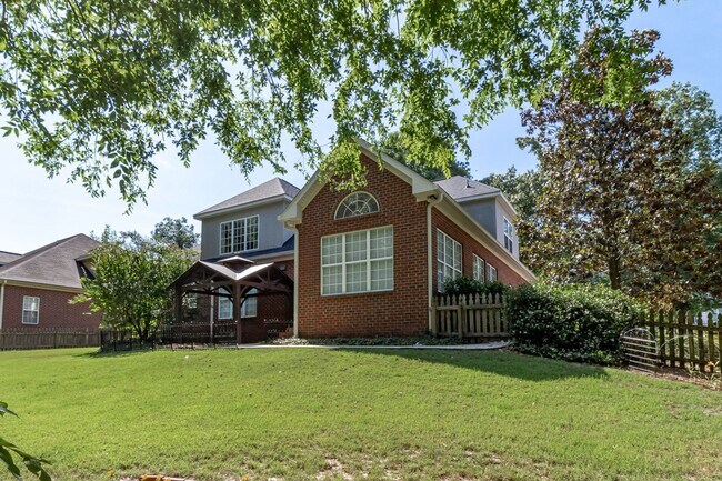 Building Photo - Private, 5 bedroom, 3.5 bath, Evans home-overlooking the woods!