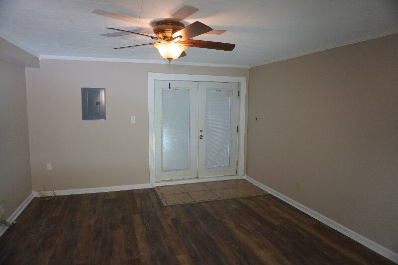 Building Photo - 7956 Eastdale Rd