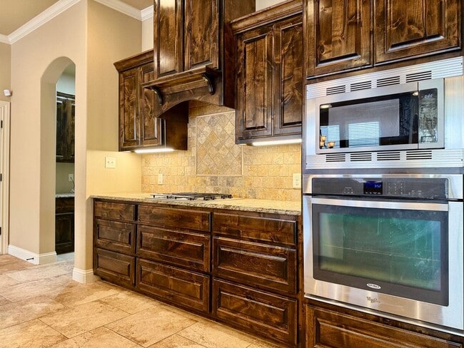 Building Photo - House For Rent