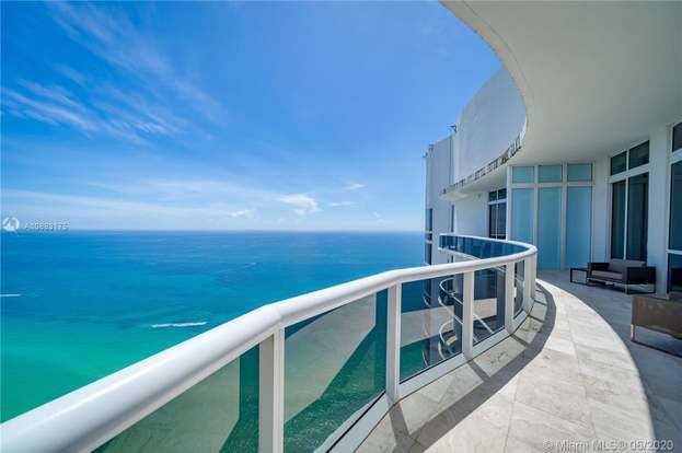 Building Photo - 15811 Collins Ave