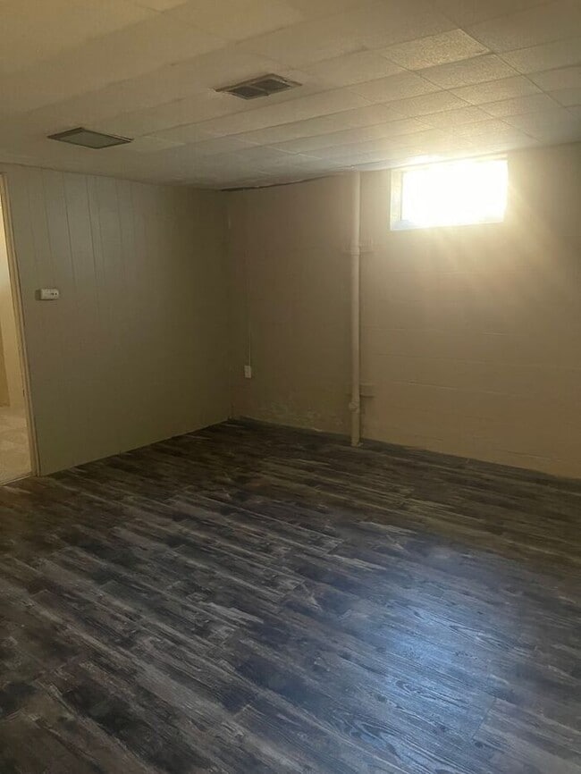 Building Photo - Luxury living at a great price!