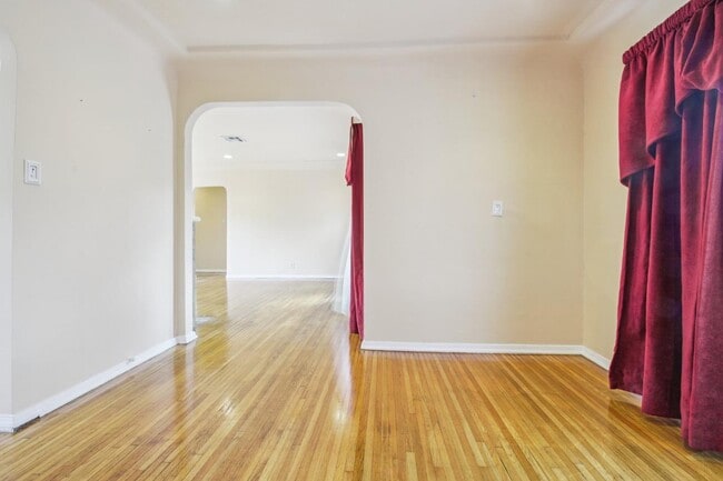 Building Photo - 517 E Chestnut St