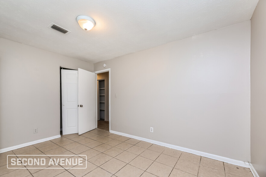 Building Photo - 6801 Blanco Ct