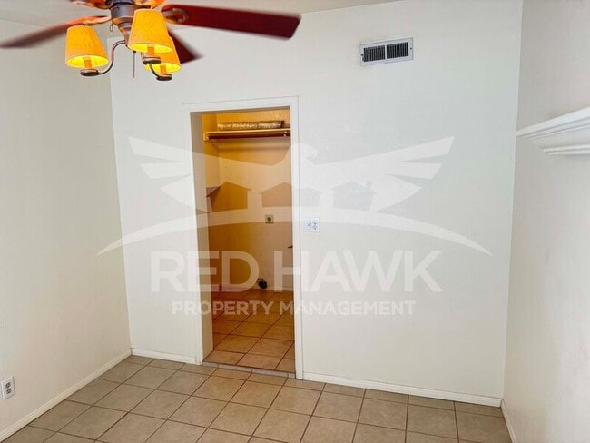 Building Photo - 25 W La Vieve Ln