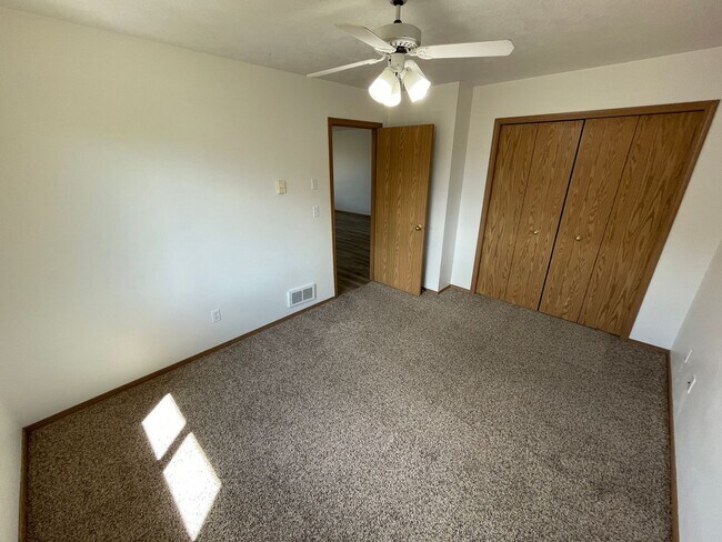 Building Photo - 545