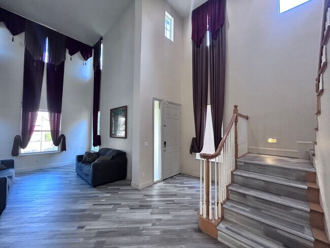 Building Photo - Beautiful Four Bedroom Home in Sacramento