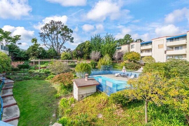 Building Photo - Cutest Condo on the Market!