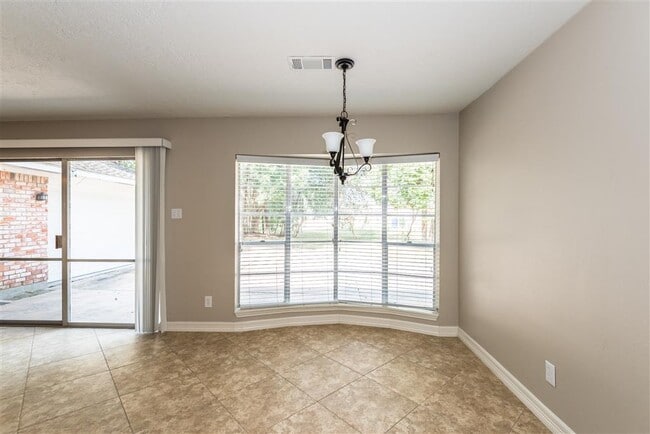 Building Photo - 7403 Tall Pines Dr